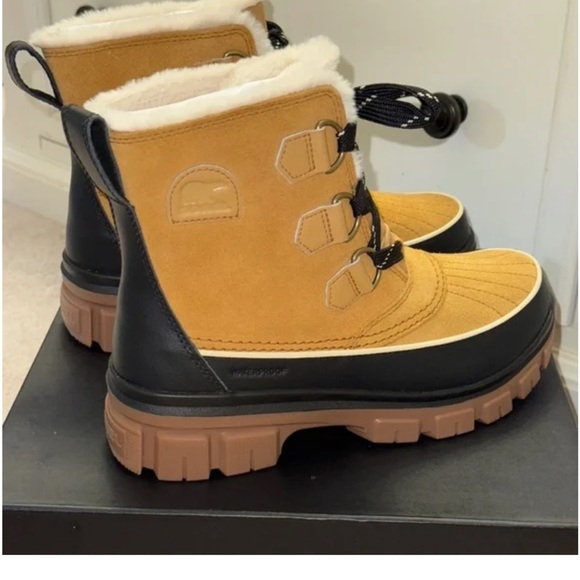 Sorel Camel Brown and Black Winter Carnival Boots - Picture 1 of 4